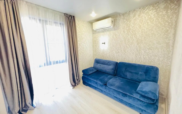 Tryokhkomnatnaya kvartira s vidom na basseyn Apartments