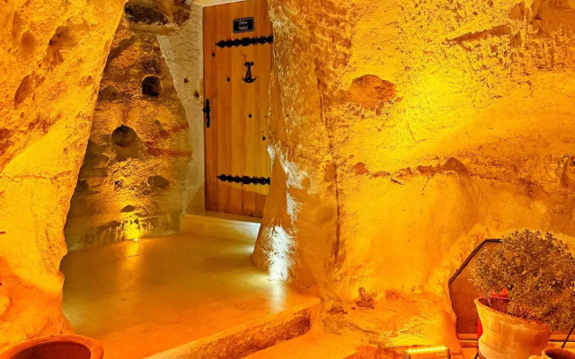 My Cave Suites