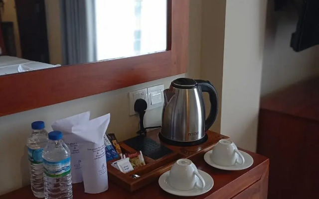 Oak Ray La Ella Breeze Hotel