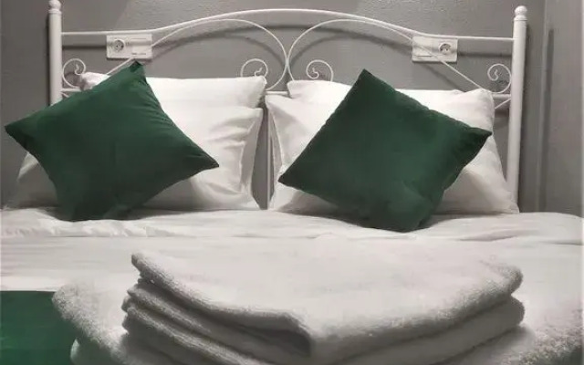 Апартаменты RentHome студия Изумруд на Южном шоссе у ТЦ Амбар