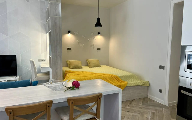Na Ulitse Yaltinskoy 12a Apartment