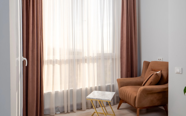 Yevrodvushka S Potryasayuschim Vidom Na Gory Flat