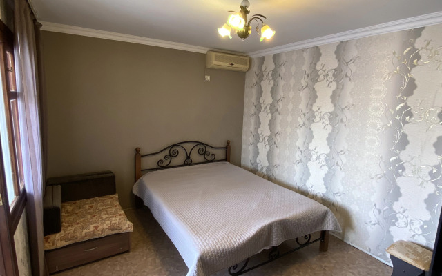 Na Prosvescheniya 152/2 Guest house