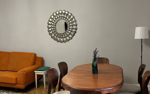 M.o.o.n Apartments Tole Bi Tulebaeva Kv 8 Tsentr Flat