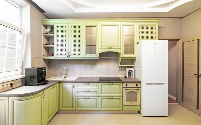 U Morya S Basseinom V Zhk Solnechny Apartments