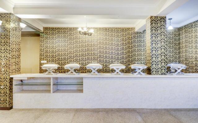 Blue Moon Residency Hotel & Restaurant Hotel
