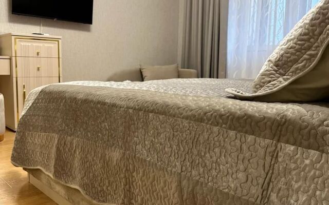 Na Chkalova 37 S Vidom Na Gory Apartment