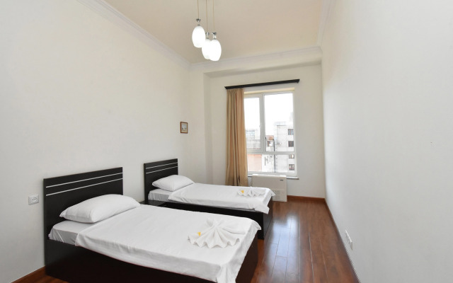 4-Komn. V Zdanii Bulvar Plaza, di644 Flat