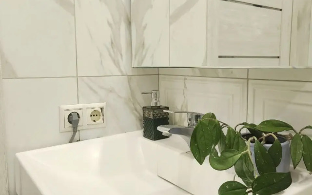 Ulitsa Roz, D.36 Flat