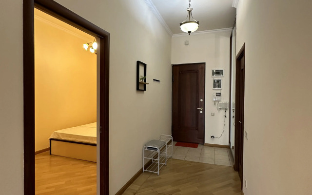2-K v Novostroyke, Ulitsa Arama, Di480 Flat