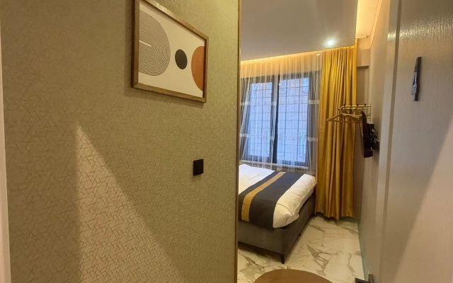 Апартаменты Warm cozy studio near the metro station