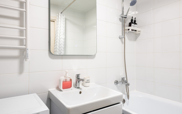 Vidovaya svezhaya odnushka dlya 4 gostey na Maloy Ochakovskoy Flat