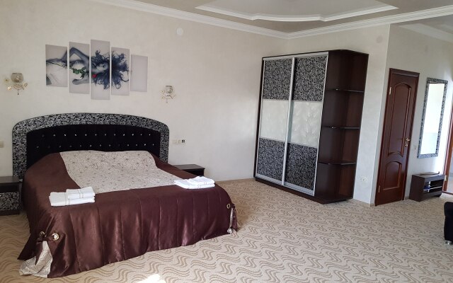 Отель Аристократ