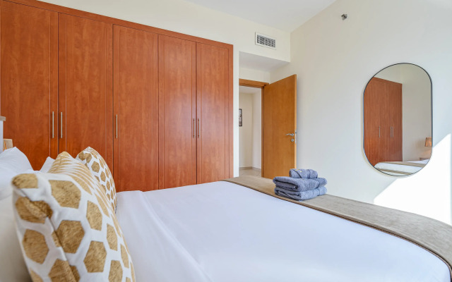 Marcopolo - Lavish 2BR next to Metro & Tram Apartments