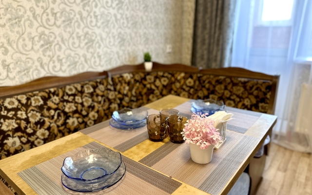 v novostroyke ryadom s khramom Vozneseniya Gospodnya Apartments