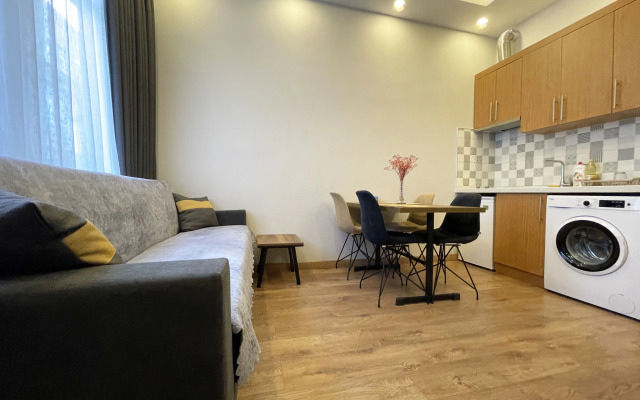 Апартаменты 1BR Clean 7 Min By Walk To Metro