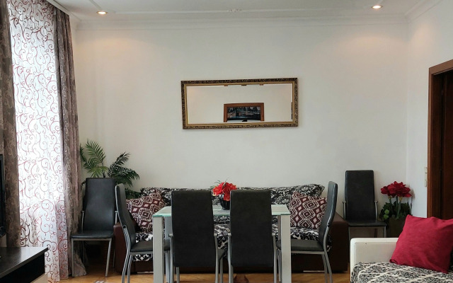 Апартаменты 4-х комнатные центре на Карла Маркса 25