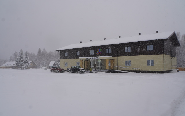 Bazovy Lager Snezhny Potok Hotel