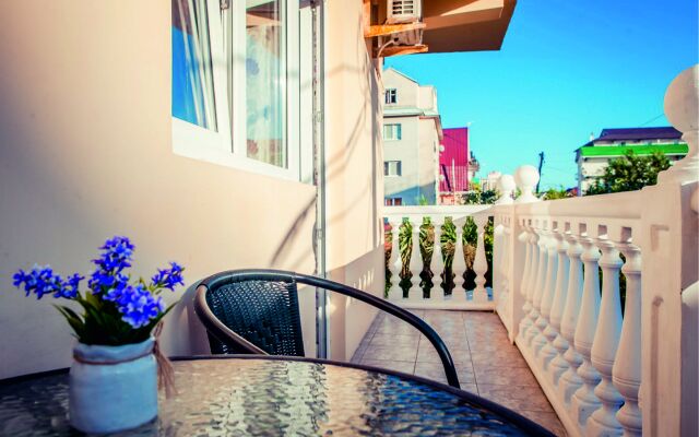 Lantana-Anzhela Hotel