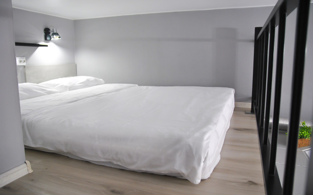 Апартаменты на Сенной площади с видом на канал Грибоедова