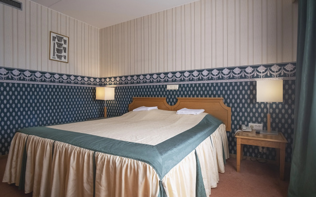Druzhba Hotel