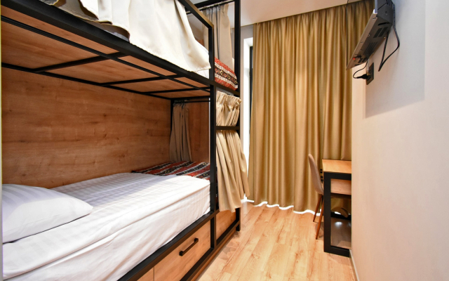 Andor Hotel