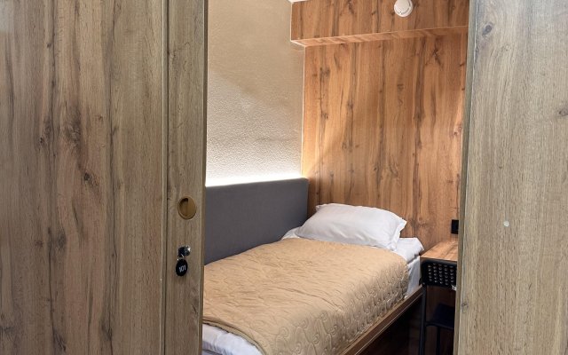 Хостел AQ Capsule hotel