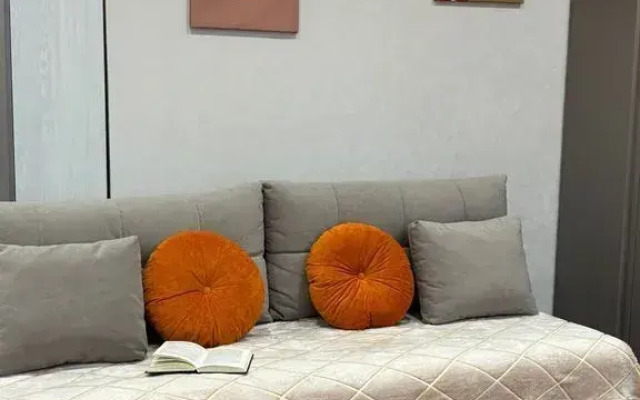 Na Raduzhnoy 8 Flat