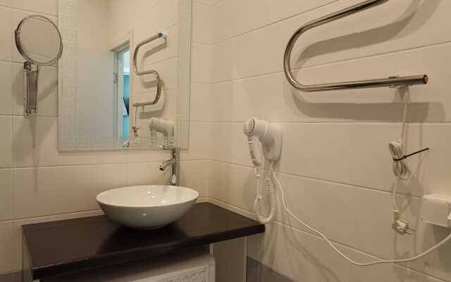 Studiya lyuks s lodzhiey Apartments