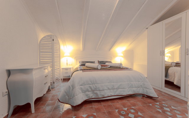 Toroni Luxury Villas - White Villa