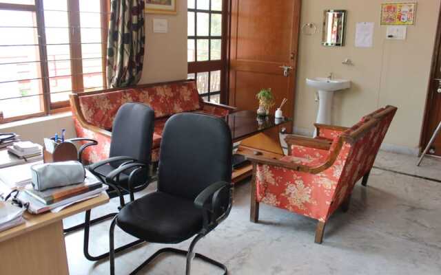 Maa Yoga Ashram Mini-Hotel