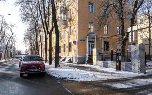 Ryadom S Chkalovskoy Lestnitsey Apartments