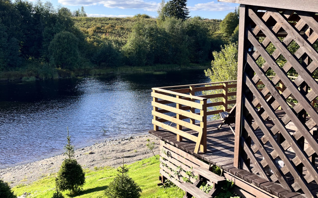 Частный дом у реки 2