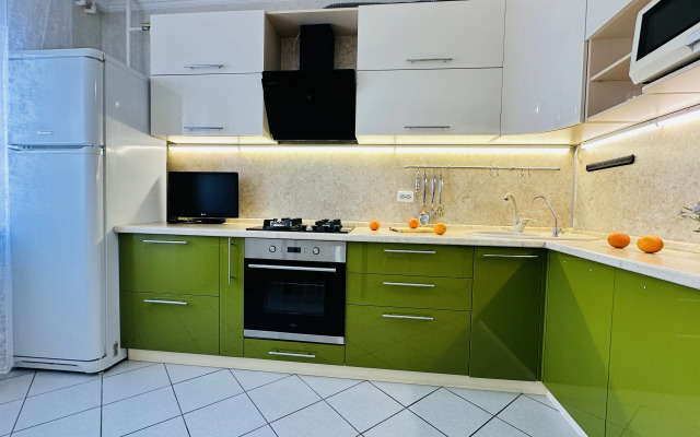 Uyutnaya Dvukhkomnatnaya Nedaleko Ot Trk Planeta Flat