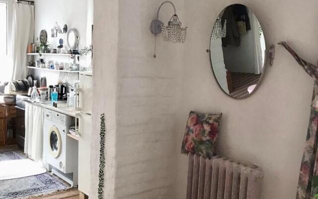 Апартаменты возле пляжа с красивым садом