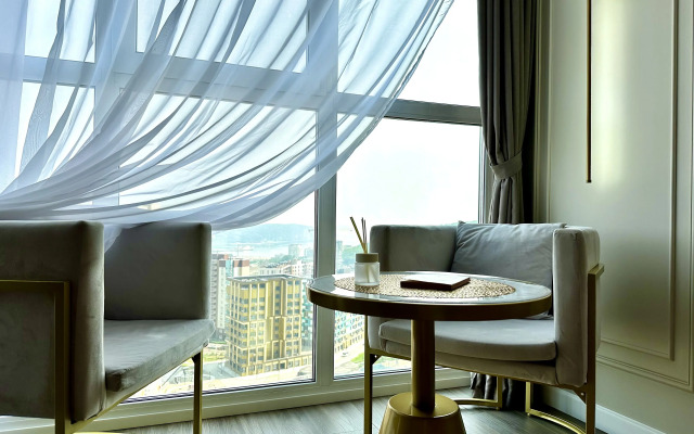 Dizaynerskaya Ryadom S Morem I Krasivym Vidom Flat