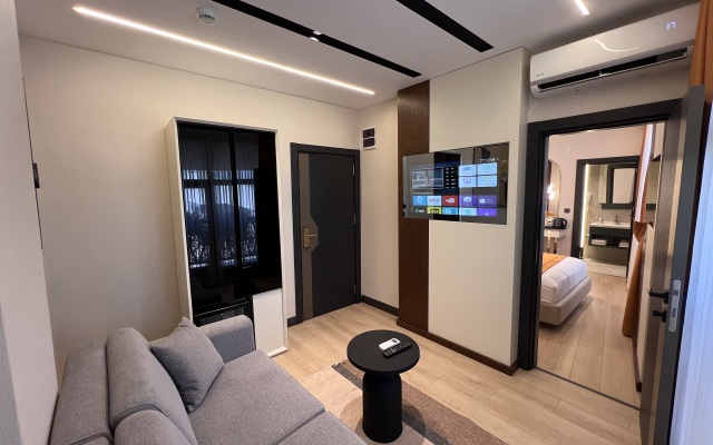 Hotel Elysian Airport