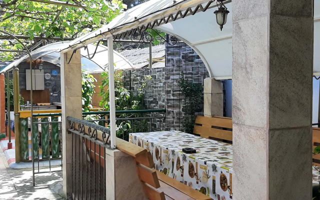 Na Turgeneva Guest House
