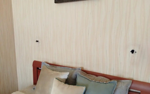 Na Levom Beregu Ryadom S Megoy Flat