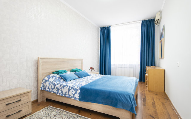 Comfortable Apartment In The Golden Square Apartments