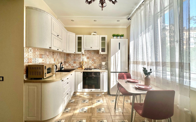 Na Allee Geroyev v Antichnom stile Apartments