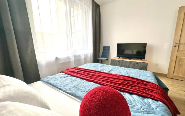 Yevrodvushka U Metro Lesnaya Apartments
