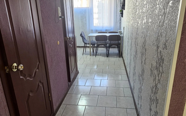 Bolshaya Uyutnaya Dvukhkomnatnaya Kvartira Flat