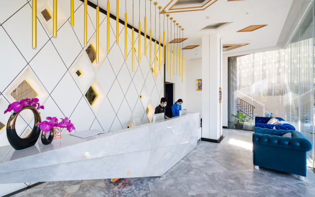 Aristo Beach Resort condo by Roominger Hotel