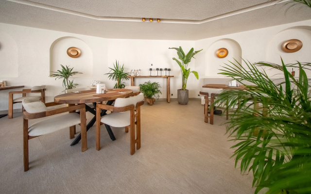Prive Suite Side & Spa  (Adult Only 16+)