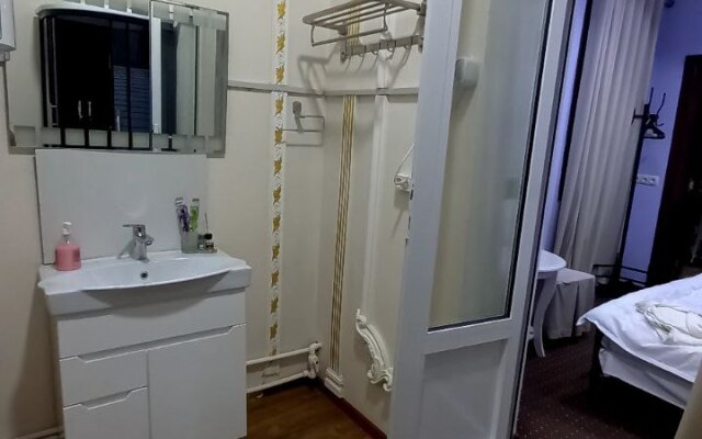 Uyut Hotel