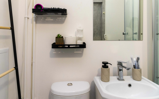 Квартира с желтым диваном