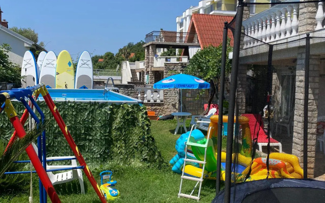 Family House with pool & sea view Apart-hotel