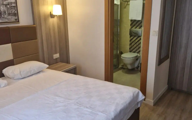 Pera Arya Hotel