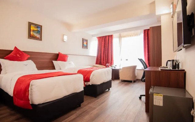 Отель The Crossroads Hotel Westlands